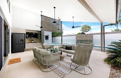 Parap Villa | Dune - Poolside Elegance near Parap Markets & Beach