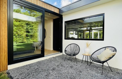 Ouddorp Villa | Dune villa in Ouddorp at the sea for 8 pers. with hottub and trampoline.