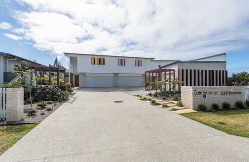 Yamba House | Dunes on Pippi - Oceanstays - Plunge Pool