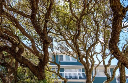 Pine Knoll Shores House | Duneside home