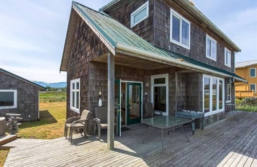 Sequim House | Dungeness Bay Beach House Tranquil Beach Getaway