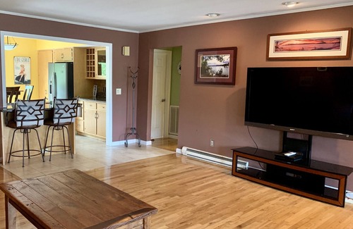 Lake George Apartment | Dunham's Bay Lakeside Apartment (Sleeps 6)