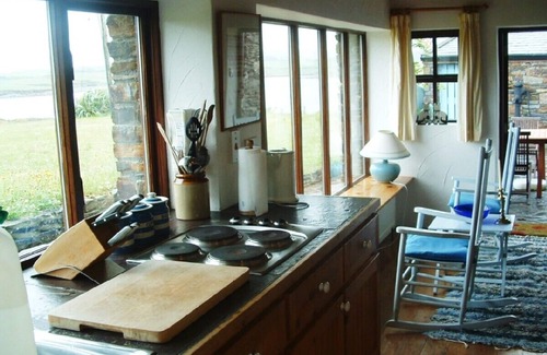Ardnatrush Cottage | Dunmanus Pier Cottage. Seaside, own garden, sea access, child & pet-friendly