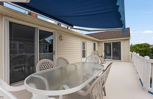 Stone Harbor House | Duplex, 2 blocks from beach, Internet, Central A/C, Deck, Off Street Parking and more!