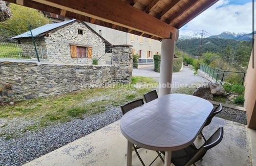 Jausiers Apartment | Duplex 6 persons 2 bedrooms. Swimming pool and enclosed parking lot.