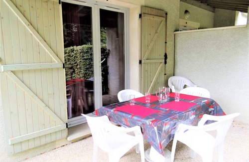 Vallon-Pont-d'Arc House | Duplex A/C 3 pièces 6 pers. avec terrasse à Vallon Pont d'Arc - Piscine chauffée, Animaux OK