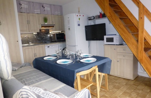 Saint-Cyprien Plage Villa | Duplex Air-conditioned 3*, 6 pers, Swimming pool, Sea 400m, Bicycles, WiFi, Garden, Terrace.