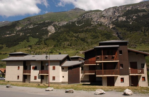 Lanslevillard Apartment | Duplex apartment for 6 with parking in Val Cenis
