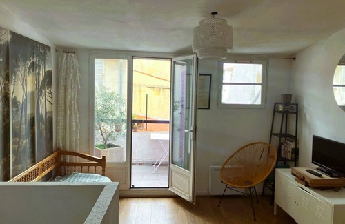 Quartier du Panier Apartment | Duplex apartment in an old town house in Le Panier, pedestrian zone.