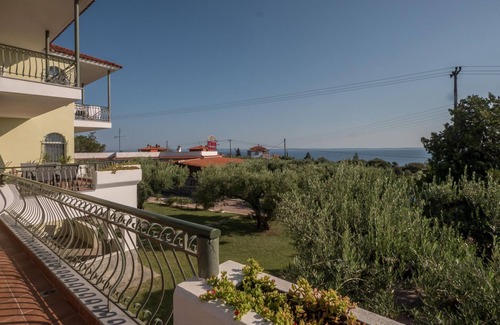 Gerakini Apartment | Duplex Apartment with Shared Pool