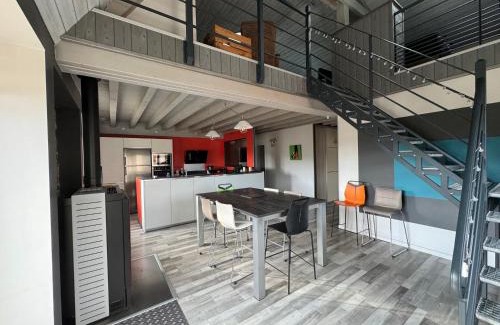 Montaigut-le-Blanc House | Duplex avec poêle à granulés et garage à motos