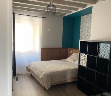Montaigut-le-Blanc House | Duplex avec poêle à granulés et garage à motos