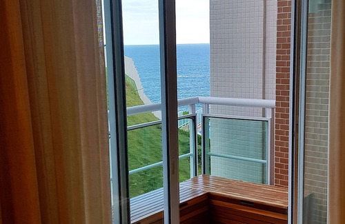 Peninsula Apartment | Duplex apartment with incredible sea views in a gated community in Guarujá.
