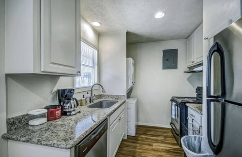 Fondren House | Duplex by Hospitals - Across from the District