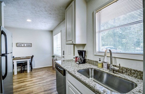 Fondren House | Duplex by Hospitals - Across from the District