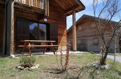 Saint-Etienne-en-Devoluy Ski Chalet | Duplex Chalet for 6 with Pool Access at Le Hameau du Puy, Superdevoluy