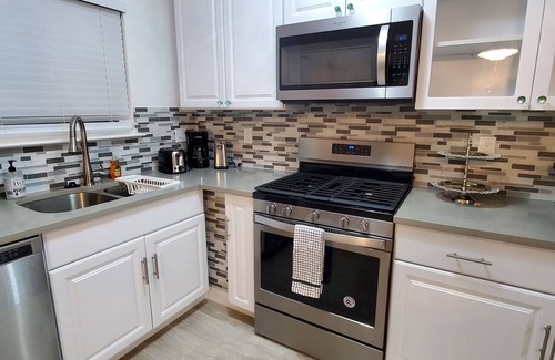East MLK House | Duplex Home - Unit A & B Near DWTN & ATX Airport