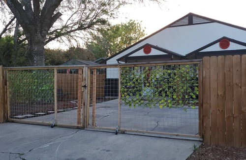 East MLK House | Duplex Home - Unit A & B Near DWTN & ATX Airport