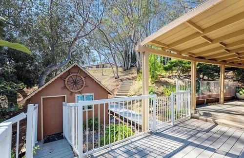 Banning House | Duplex House on the hill with a 3-bedroom in beautiful Banning with indoor pool.