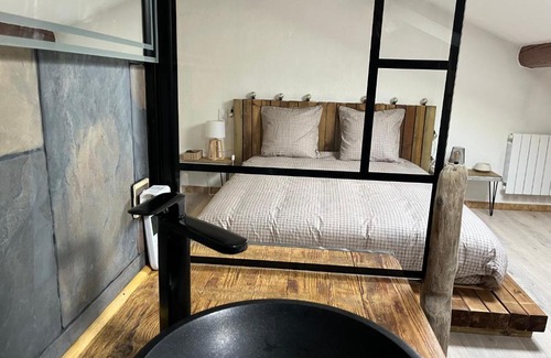 Entraigues-sur-la-Sorgue Apartment | Duplex lumineux sur gde TERRASSE, BALNEO double, parking privé, CLIM, local vélos