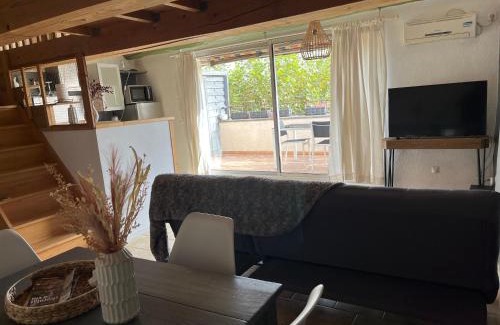 Entraigues-sur-la-Sorgue Apartment | Duplex lumineux sur gde TERRASSE, BALNEO double, parking privé, CLIM, local vélos