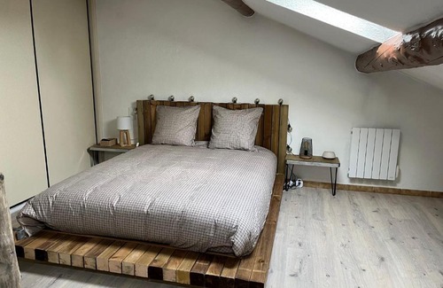 Entraigues-sur-la-Sorgue Apartment | Duplex lumineux sur gde TERRASSE, BALNEO double, parking privé, CLIM, local vélos