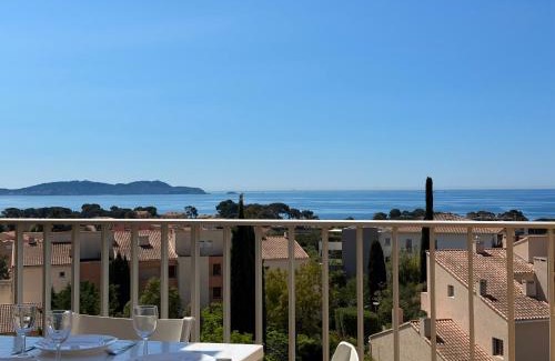 Carqueiranne Apartment | Duplex - Piscine - Terrasse Vue Mer