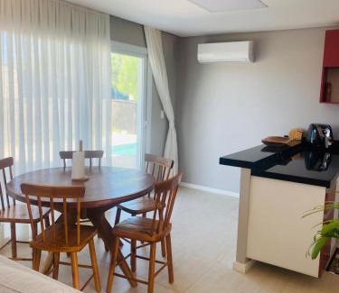 Canoa Quebrada Apartment | Duplex vista mar acomoda até 12 pessoas com piscina e estacionamento privativo