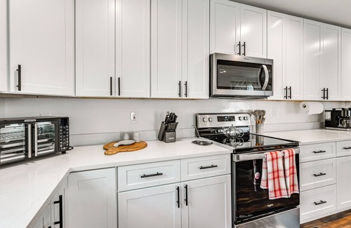 Springfield Condo | Duplex w/Fire Pit ~ 1 Mi to MGM Springfield!