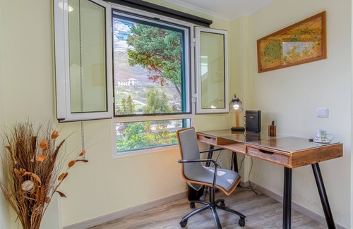 Porto da Cruz House | Duplex with Terrace! Excellent Location, 100 meters from the Beach
