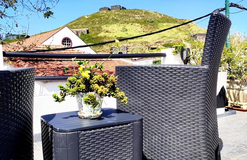 Porto da Cruz House | Duplex with Terrace! Excellent Location, 100 meters from the Beach