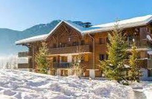 Samoens Apartment | Duplex with pools and parking near Samoëns center