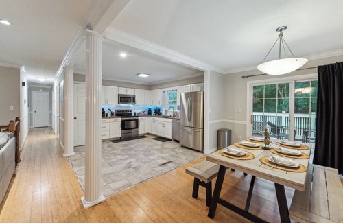 Durham House | Durham 4BR/3BA: Game Room, Pool, Art! Sleeps 10