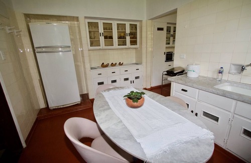 Bairro dos Finco House | Dutch Charm Farm