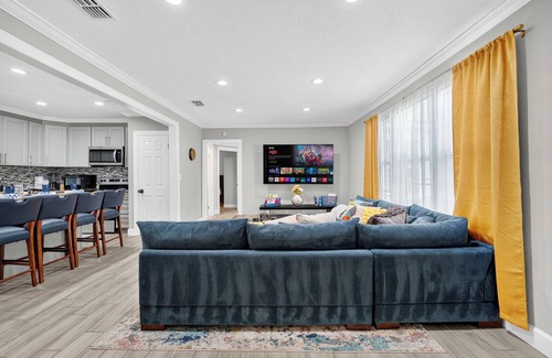 Jacksonville House | Duval Den/3BR & Backyard/15 Mins to Downtown JAX