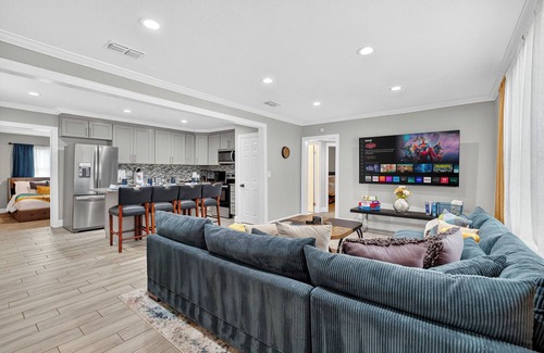 Jacksonville House | Duval Den/3BR & Backyard/15 Mins to Downtown JAX