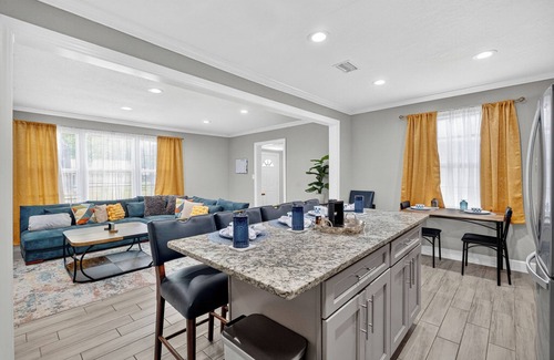 Jacksonville House | Duval Den/3BR & Backyard/15 Mins to Downtown JAX