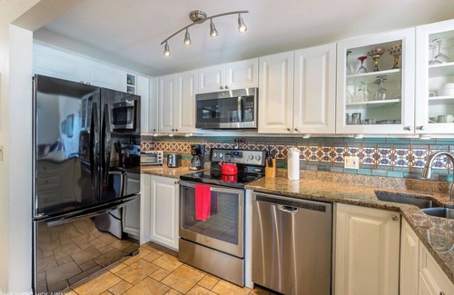 Uptown - Upper Duval House | Duval Street Suite in Key West