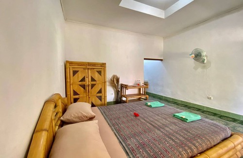 Gerupuk Bed & Breakfast | Duyung Rooms and Resto