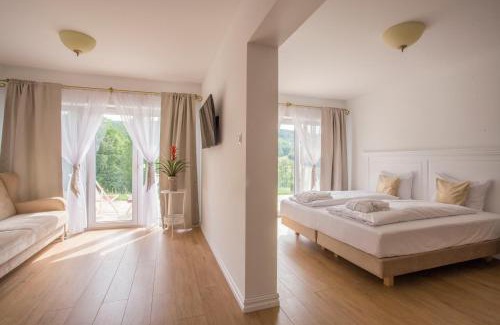 Ustrzyki Dolne Bed & Breakfast | Dwór i Dworek Leszczowate Wellness & Spa
