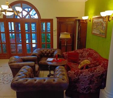 Smolec Bed & Breakfast | DWÓR POD RÓŻAMI