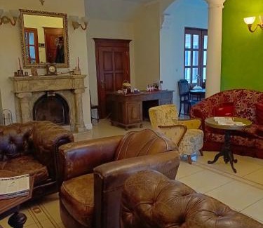 Smolec Bed & Breakfast | DWÓR POD RÓŻAMI
