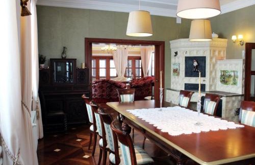 Smolec Bed & Breakfast | DWÓR POD RÓŻAMI