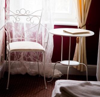 Zakroczym Bed & Breakfast | Dwór Złotopolska Dolina Mansion House