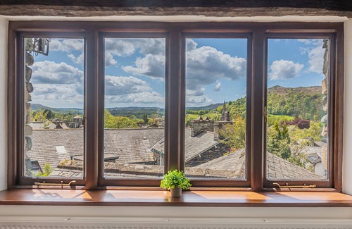 Ambleside House | Dwarf Hall - central Ambleside