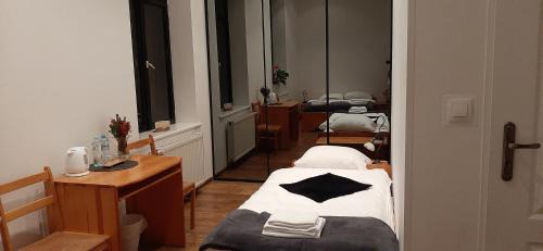 Jelenia Gora Bed & Breakfast | Dworek pod świerkami