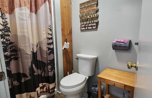 Bear Creek Cottage | Dy cabin with shared bath house.