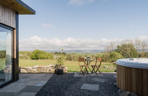 Bethania Cabin | Dyffryn Ceri - luxury converted shipping container