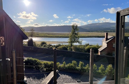 Cwrt Cottage | Dyfi Hideaway - Stunning Snowdonia Valley Views