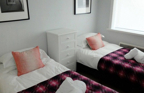 Mawgan Porth Cottage | Dynnarge (2) - a 2 bed classic terrace that sleeps 4 guests in 2 bedrooms